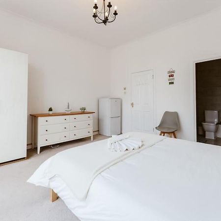 Spacious Ensuite Room Near Top Tourist Attractions Лондон Экстерьер фото