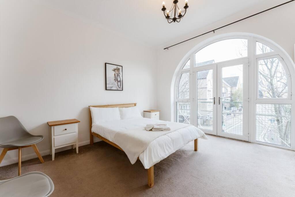 Spacious Ensuite Room Near Top Tourist Attractions Лондон Экстерьер фото