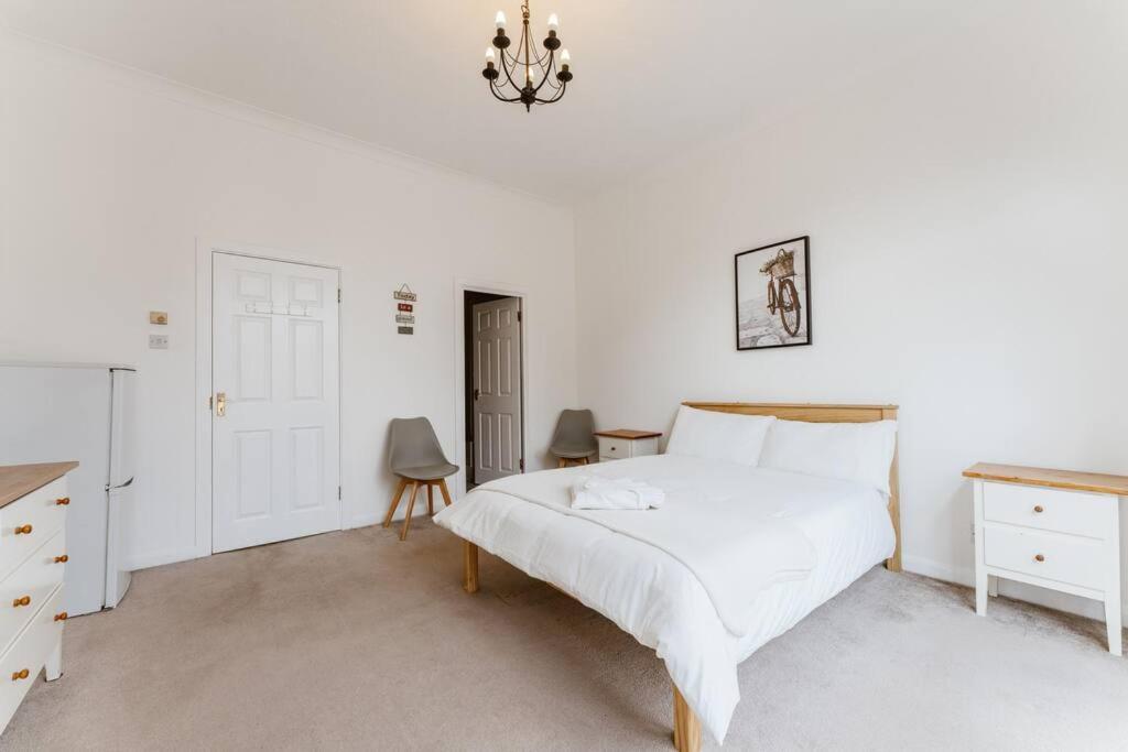 Spacious Ensuite Room Near Top Tourist Attractions Лондон Экстерьер фото